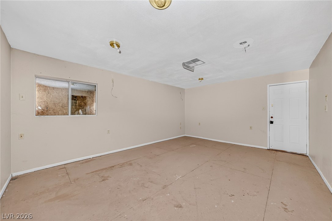 Photo 33 of 39, 1611 W Irons Street