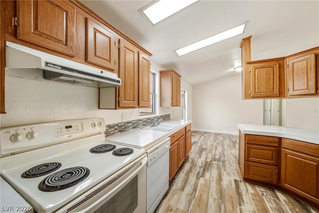 Photo 6 of 39, 1340 W Bunarch Road
