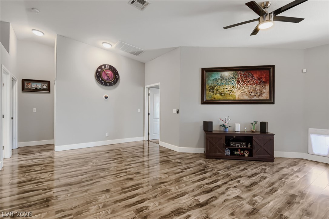 Photo 13 of 29, 5218 Willowdale Court