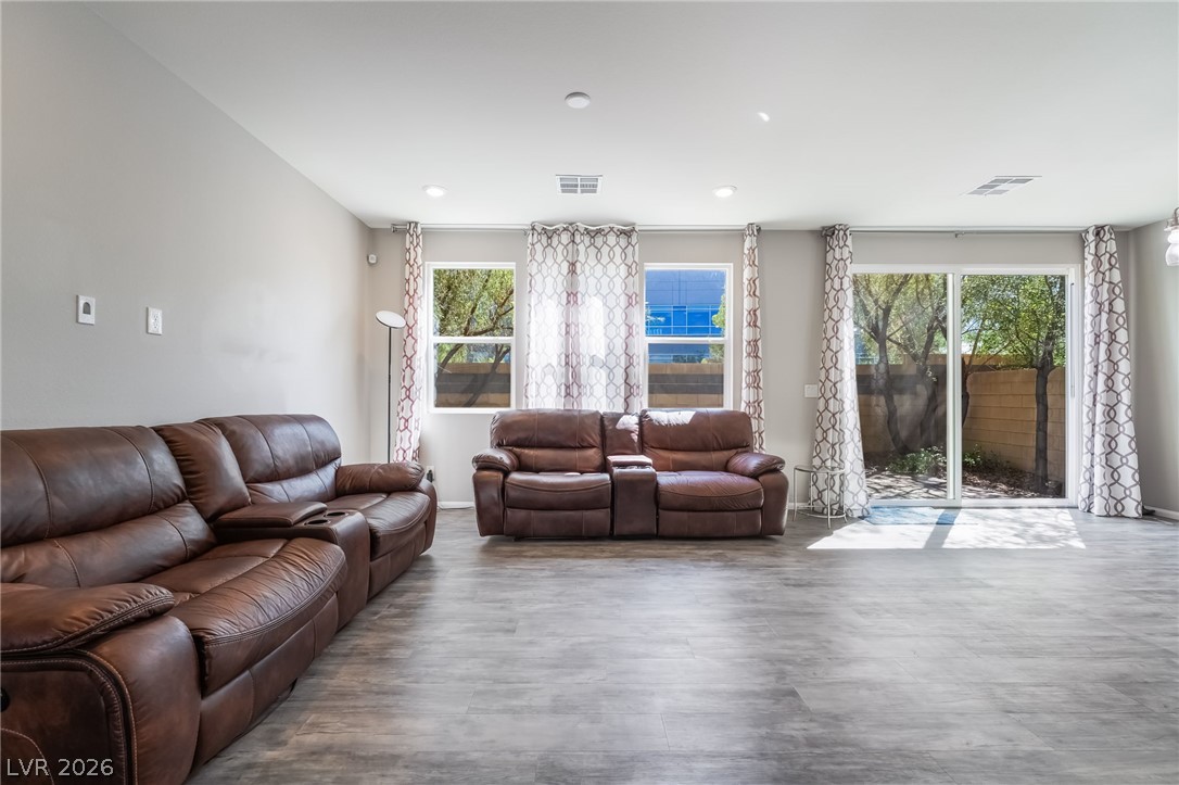Photo 3 of 5546 Lushan Street