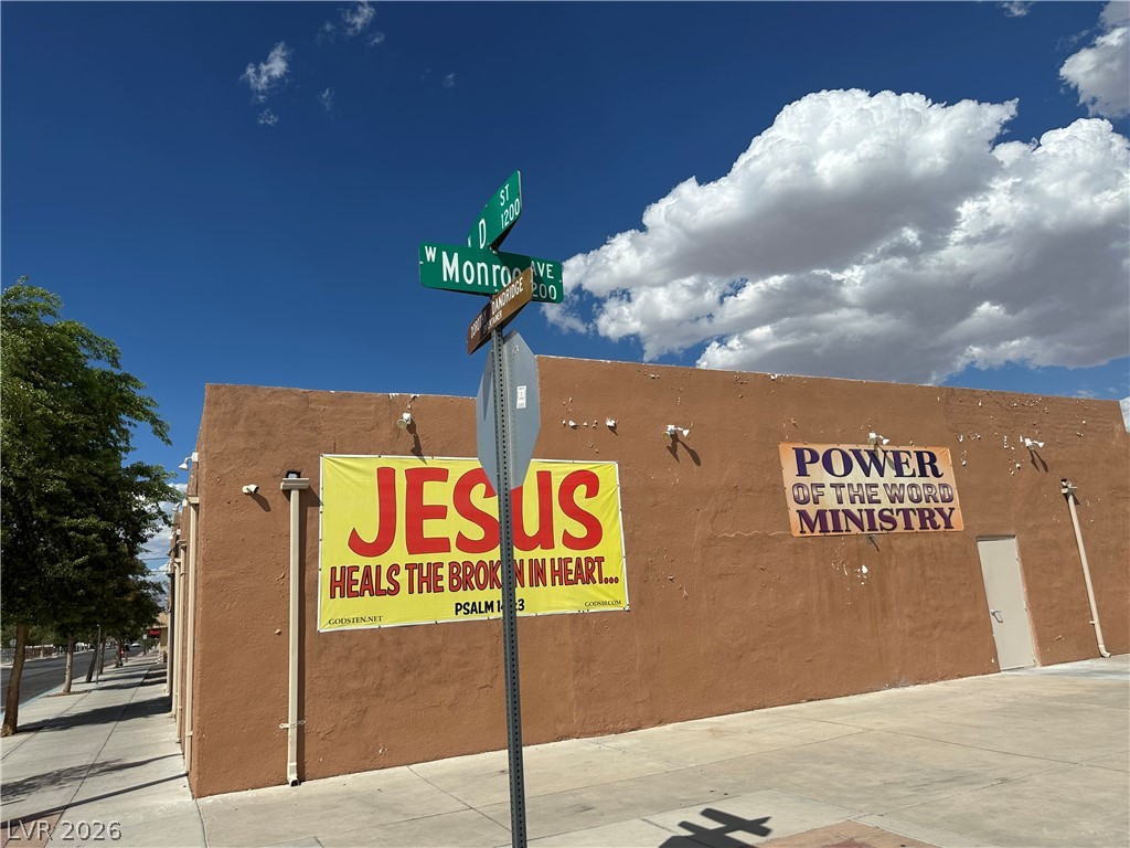 317 W Monroe Avenue, Las Vegas 89106