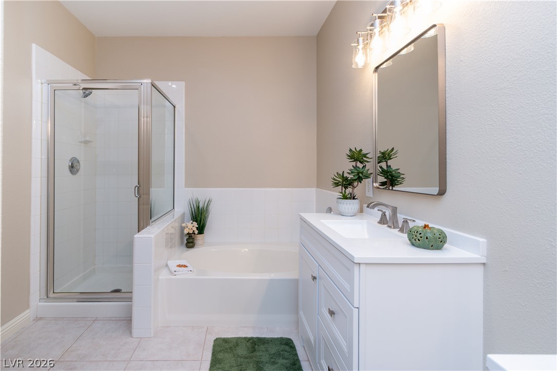 Photo 11 of 24, 2325 Windmill Parkway #1214