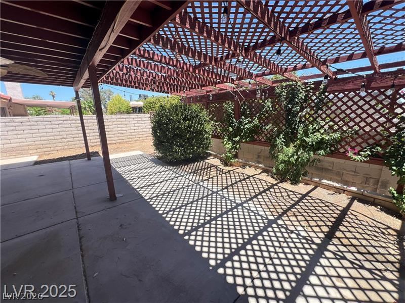 Photo 33 of 39, 5242 Dickens Drive