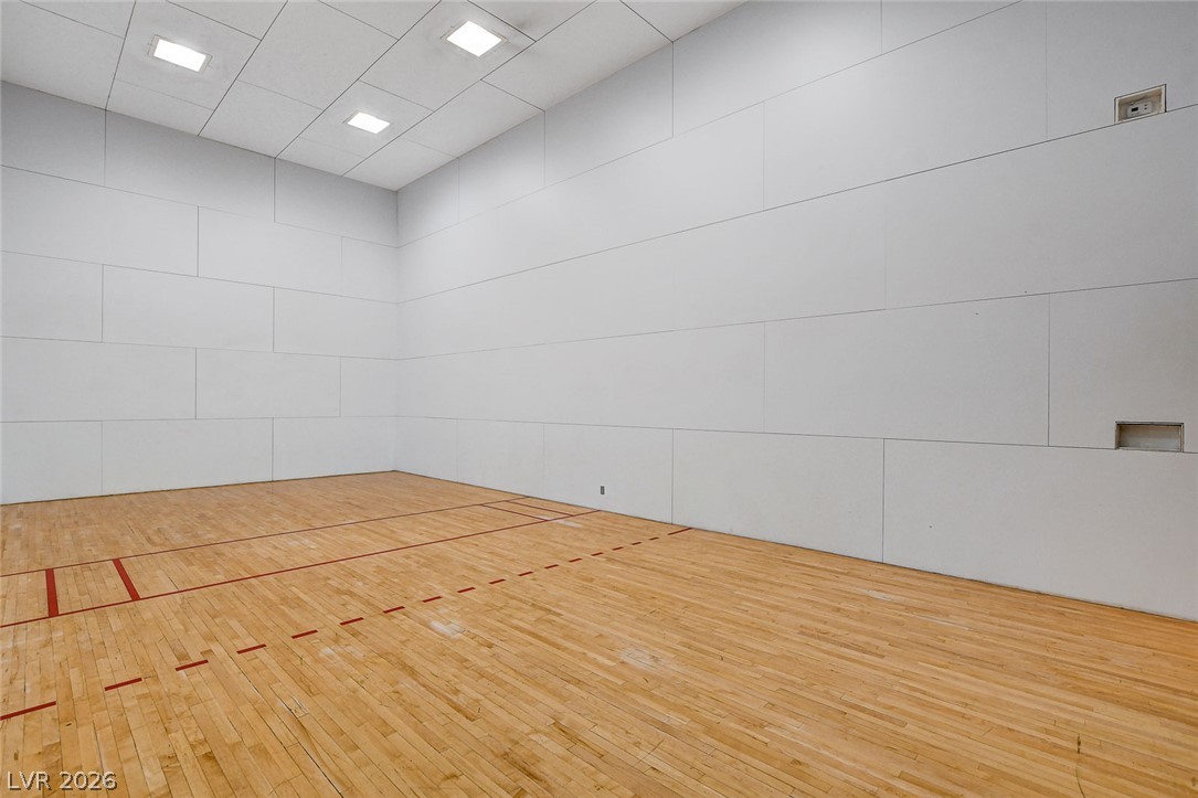 Photo 34 of 43, 270 E Flamingo Road #136