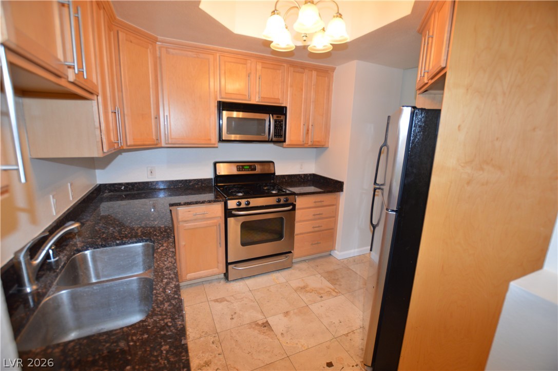 Photo 6 of 43, 270 E Flamingo Road #136