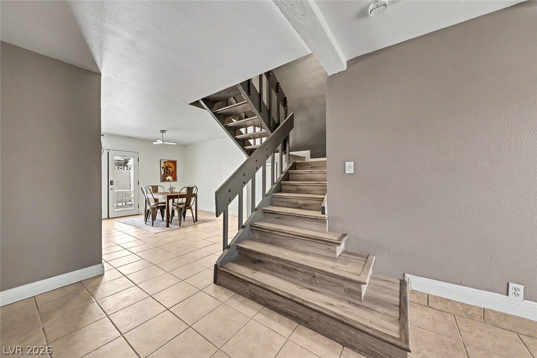 Photo 9 of 43, 572 Willow Green Drive
