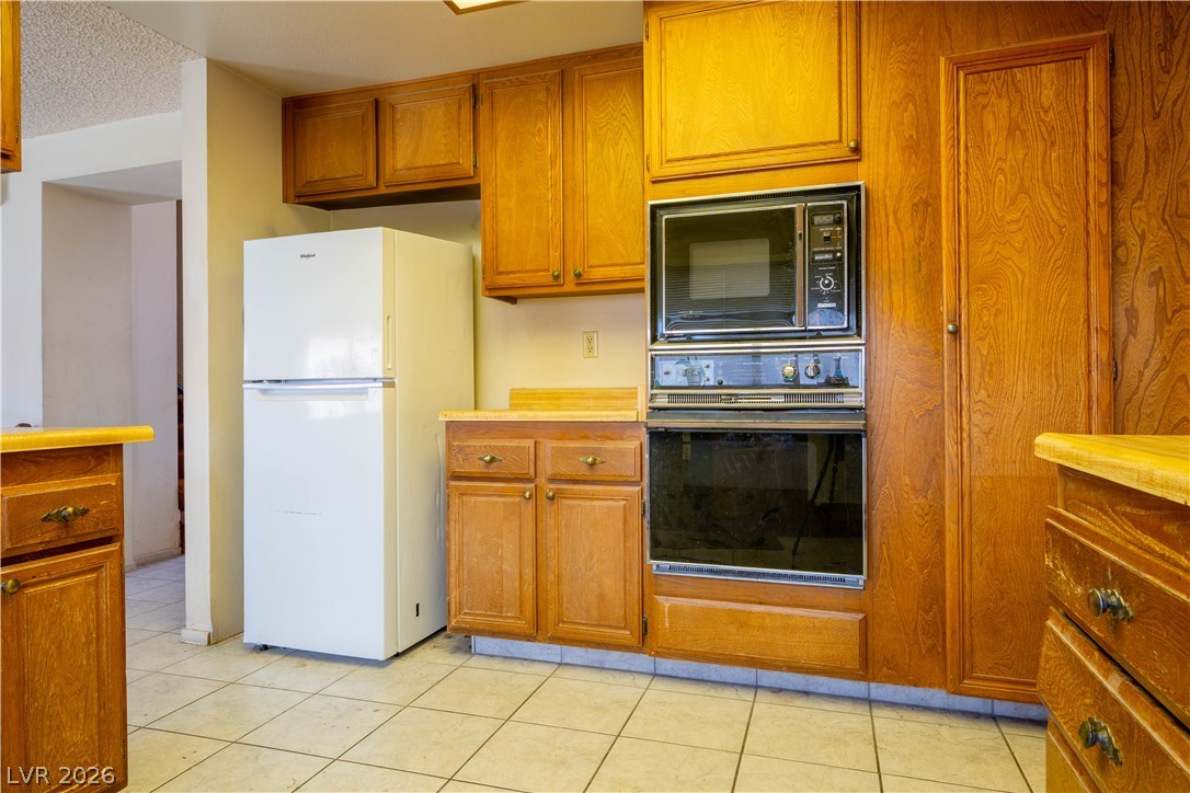 Photo 5 of 6333 Obannon Drive
