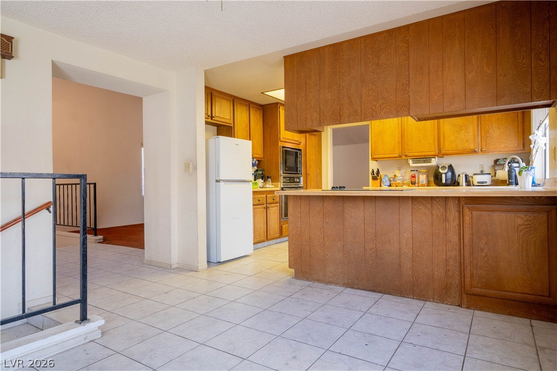 Photo 8 of 30, 6333 Obannon Drive