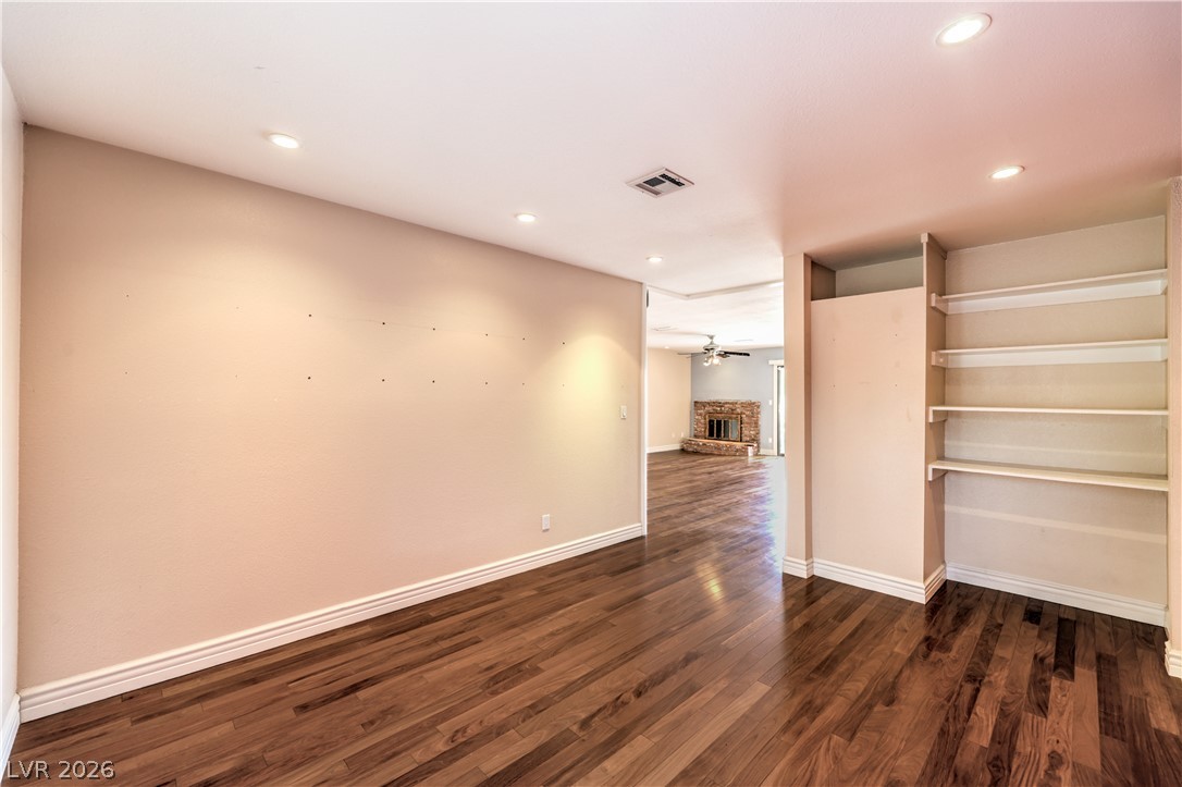 Photo 37 of 40, 2617 YARDLEY Street