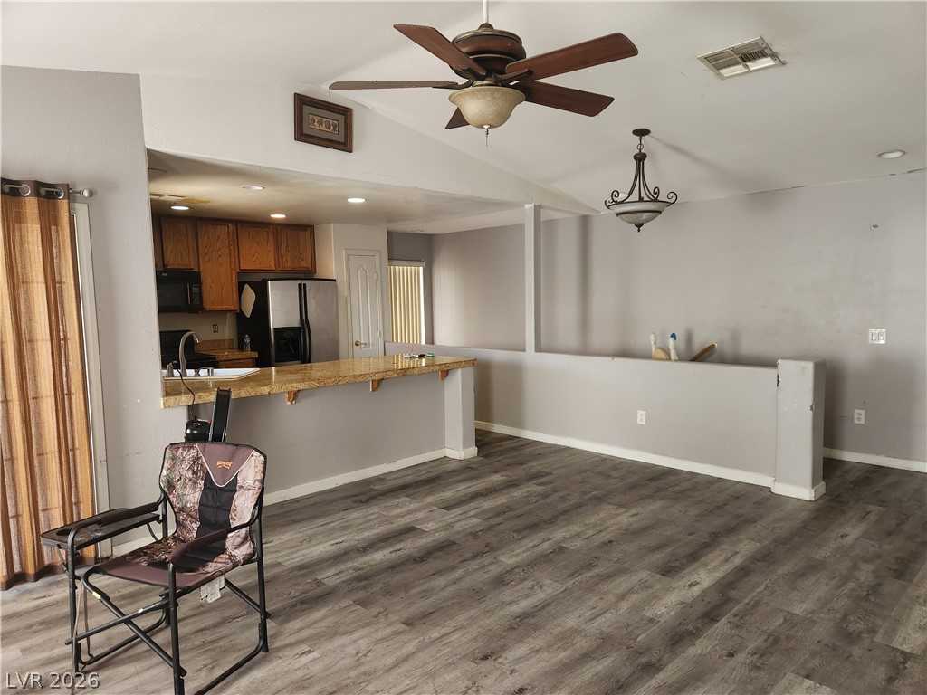 Photo 7 of 21, 7250 Diamond Canyon Lane #202