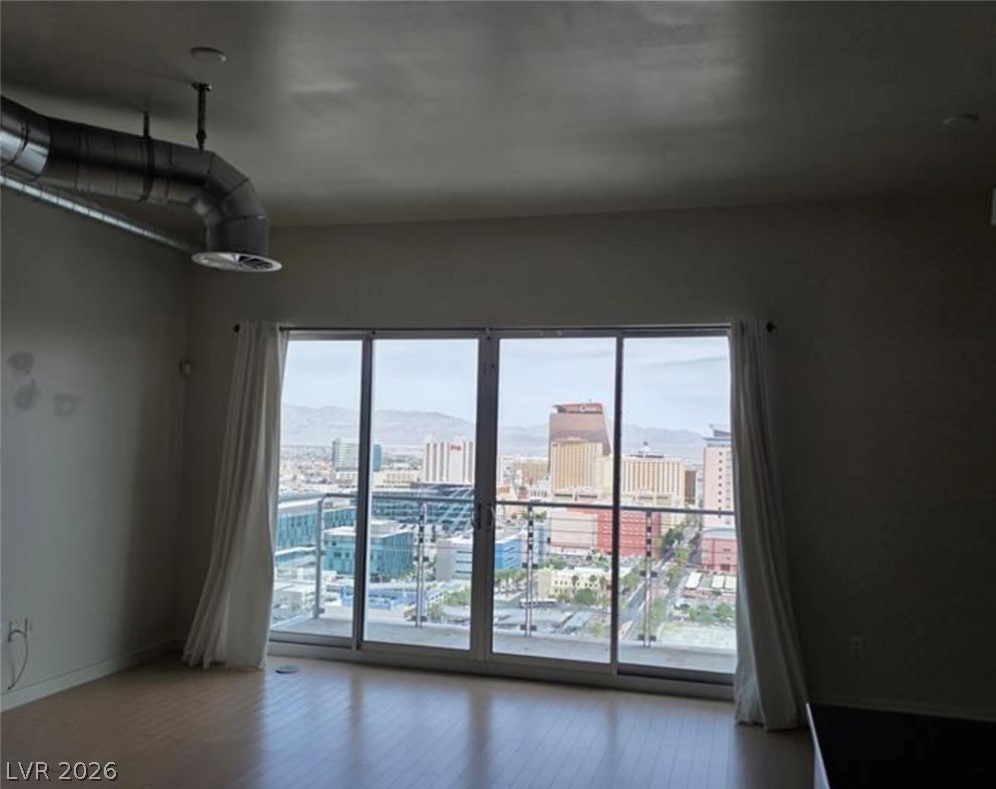 Photo 7 of 39, 200 Hoover Avenue #1910