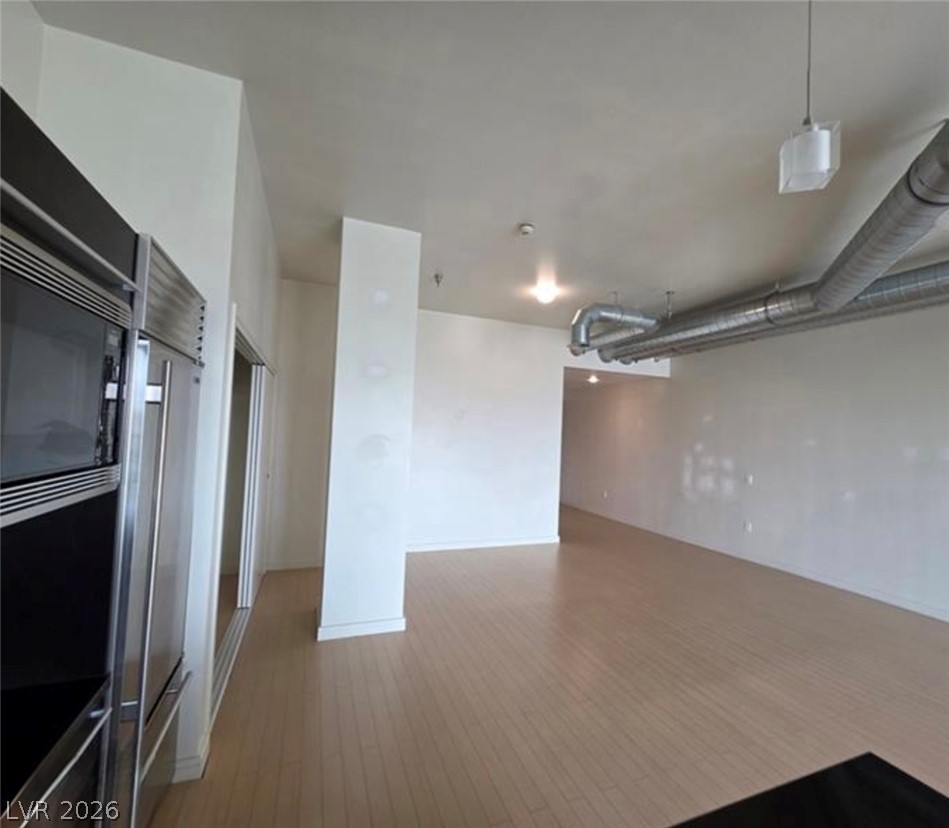 Photo 8 of 39, 200 Hoover Avenue #1910