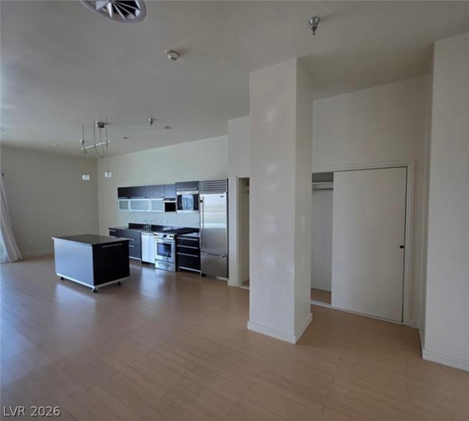 Photo 9 of 39, 200 Hoover Avenue #1910