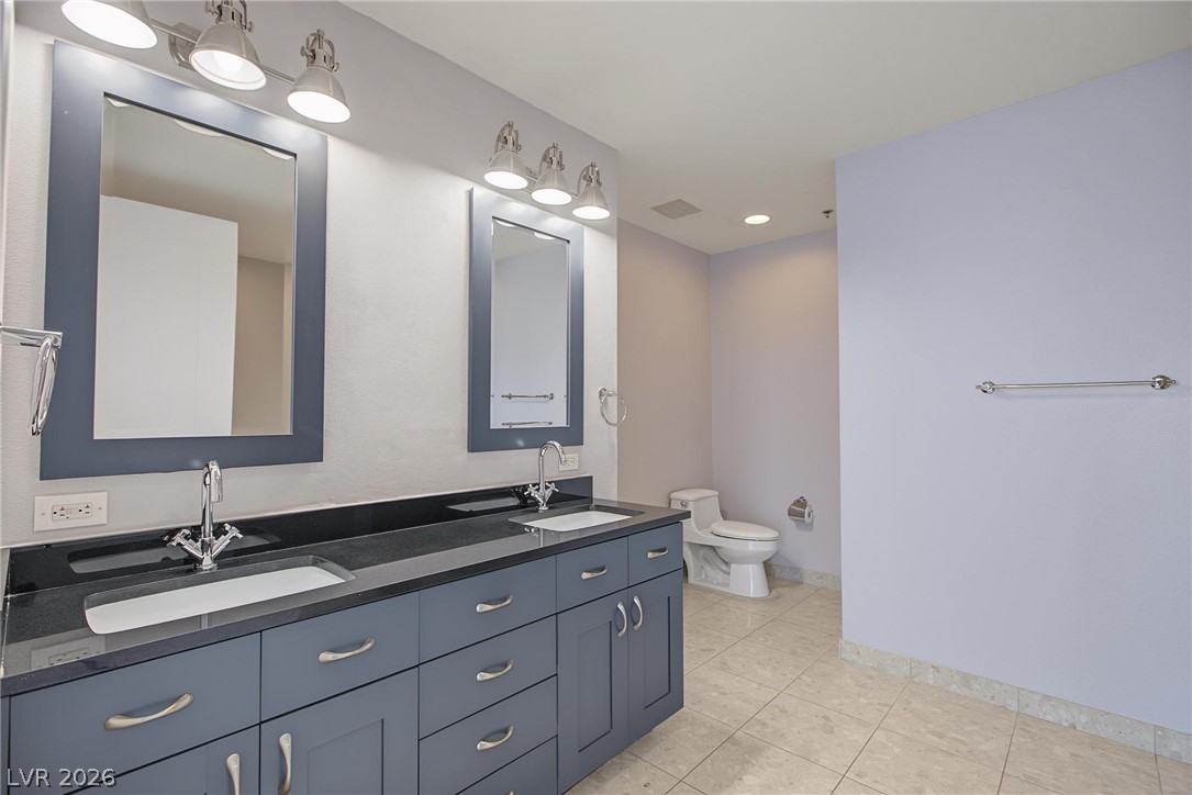 Photo 7 of 33, 4525 Dean Martin Drive #2211