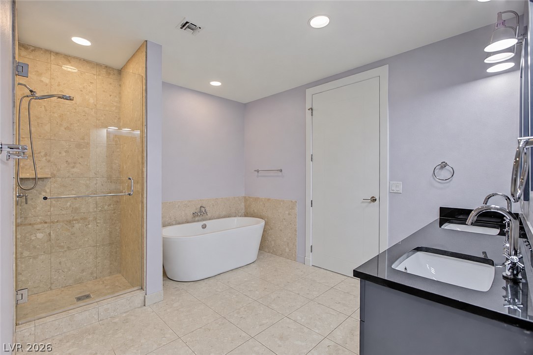 Photo 8 of 33, 4525 Dean Martin Drive #2211