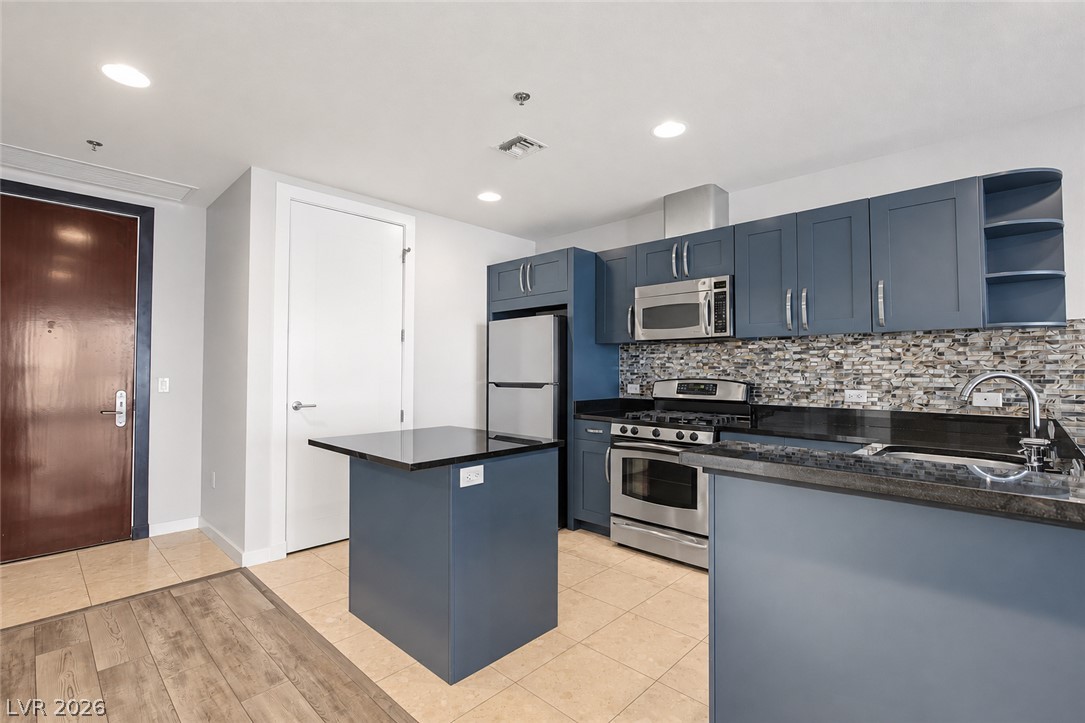 Photo 9 of 33, 4525 Dean Martin Drive #2211