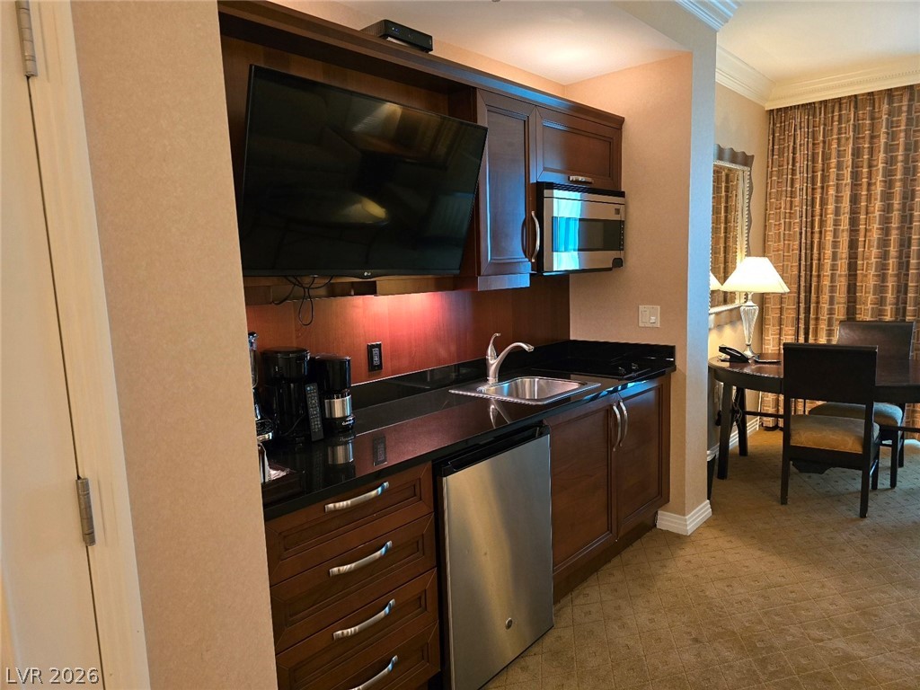 Photo 10 of 37, 135 E Harmon Avenue #2203