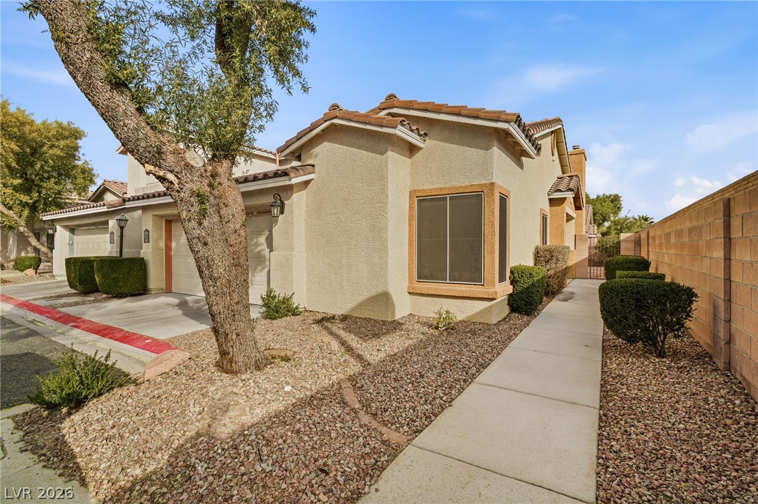 Photo 6 of 26, 1472 Creslow Court #101