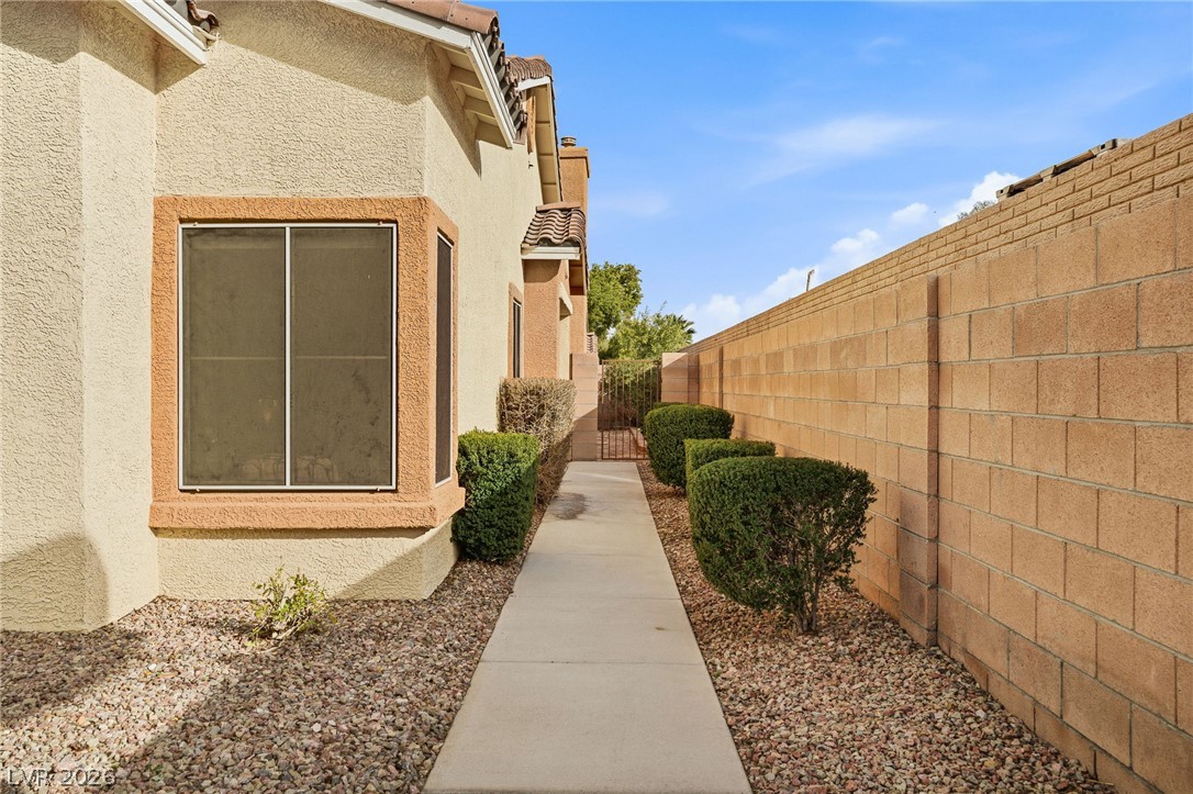 Photo 8 of 26, 1472 Creslow Court #101