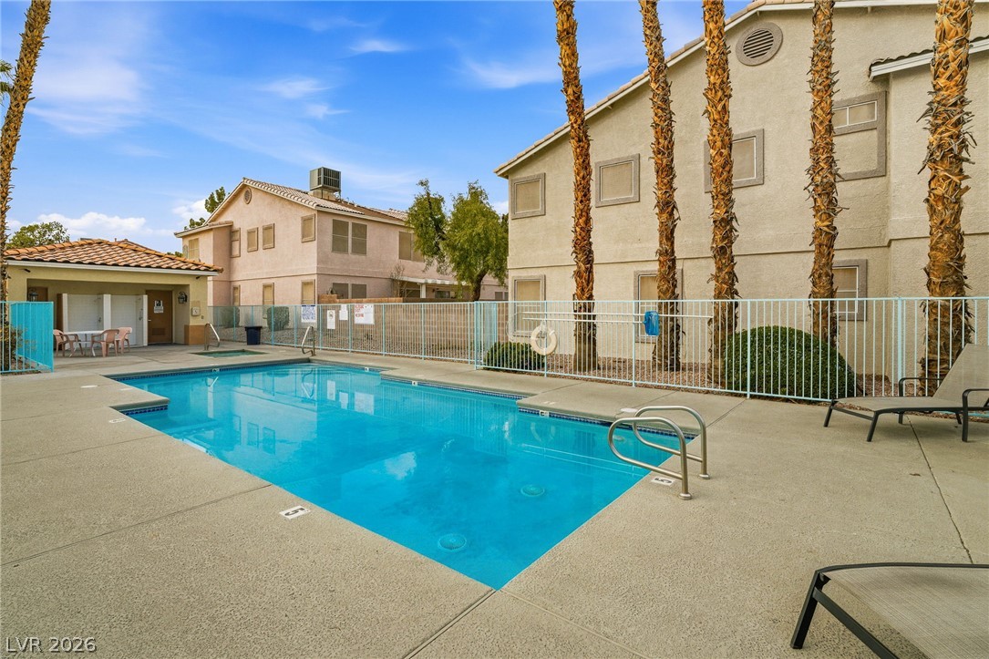 Photo 9 of 26, 1472 Creslow Court #101