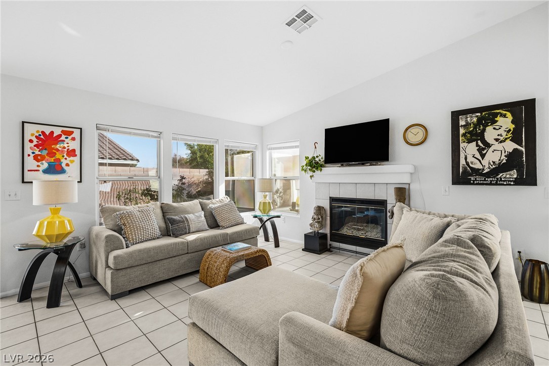 Photo 10 of 26, 1472 Creslow Court #101