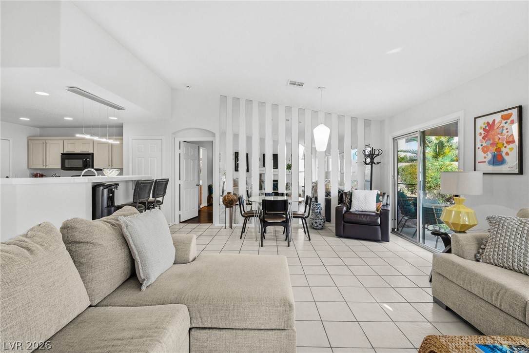 Photo 11 of 26, 1472 Creslow Court #101