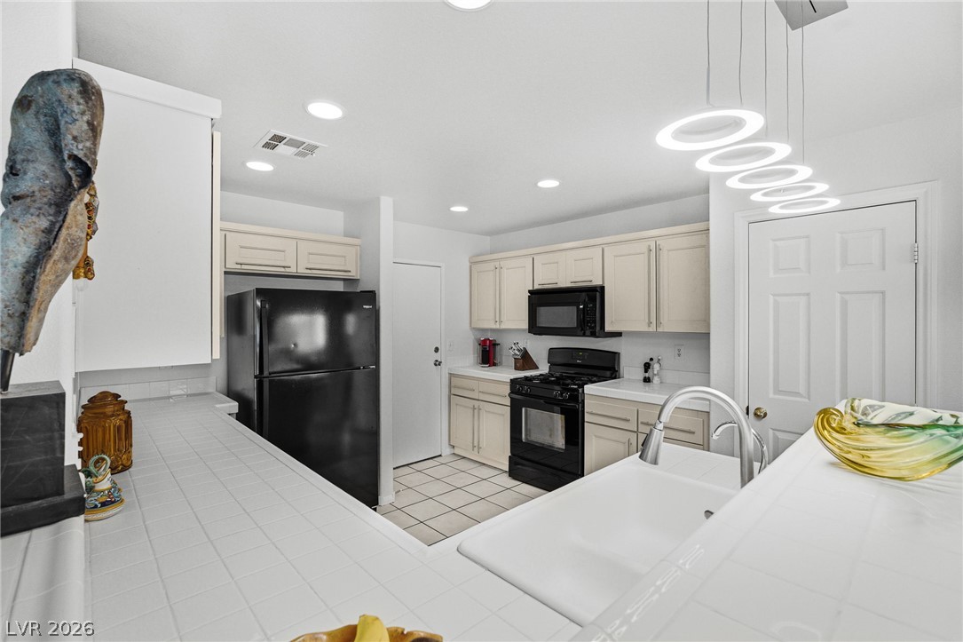 Photo 19 of 26, 1472 Creslow Court #101