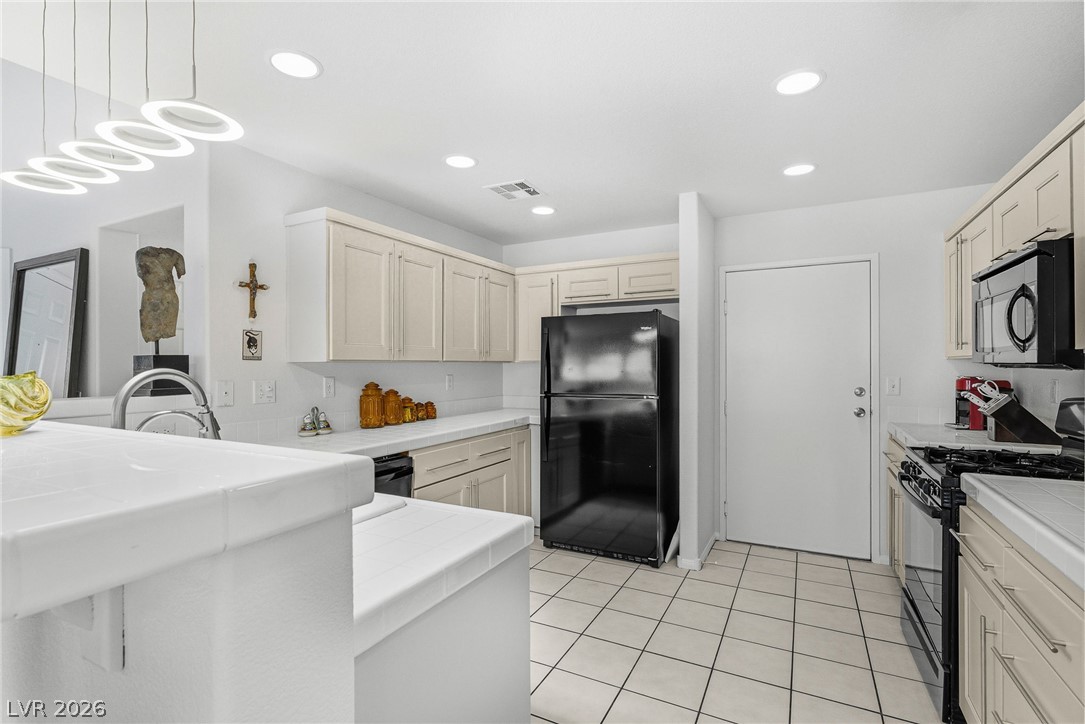 Photo 20 of 26, 1472 Creslow Court #101