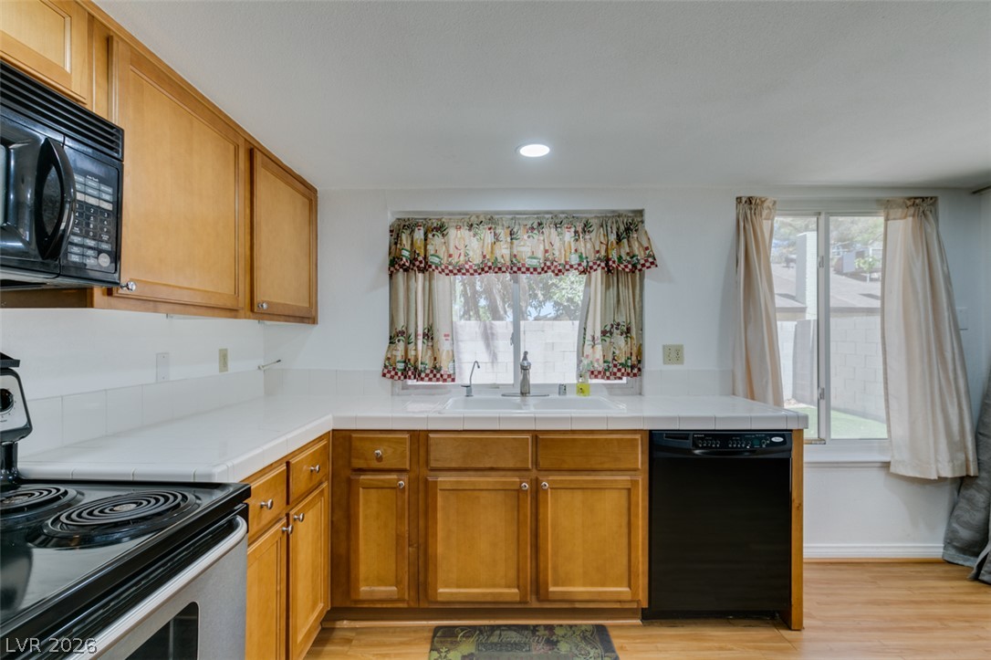 Photo 17 of 36, 3422 Pecos Way