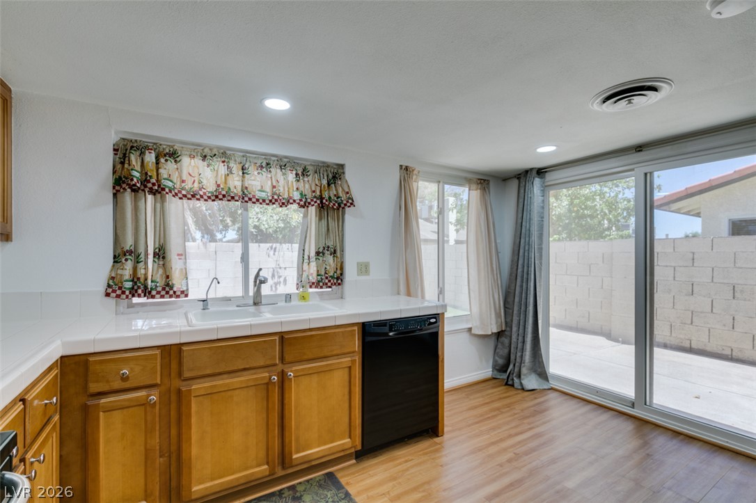 Photo 18 of 36, 3422 Pecos Way