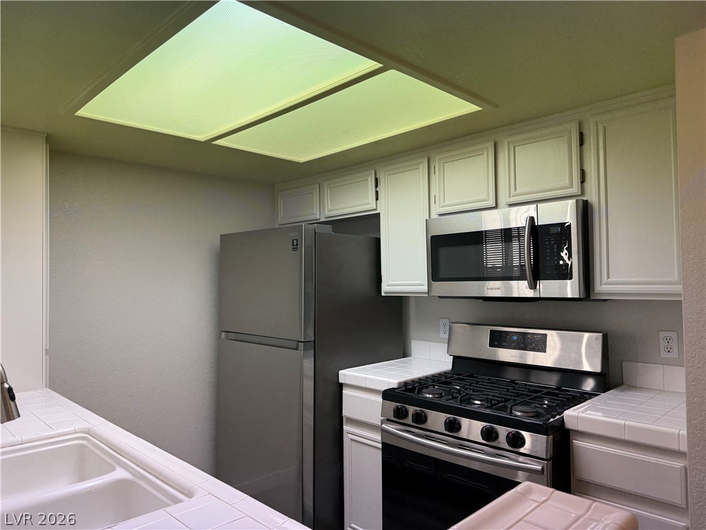 Photo 9 of 18, 1908 N Tierra Vista Drive #211