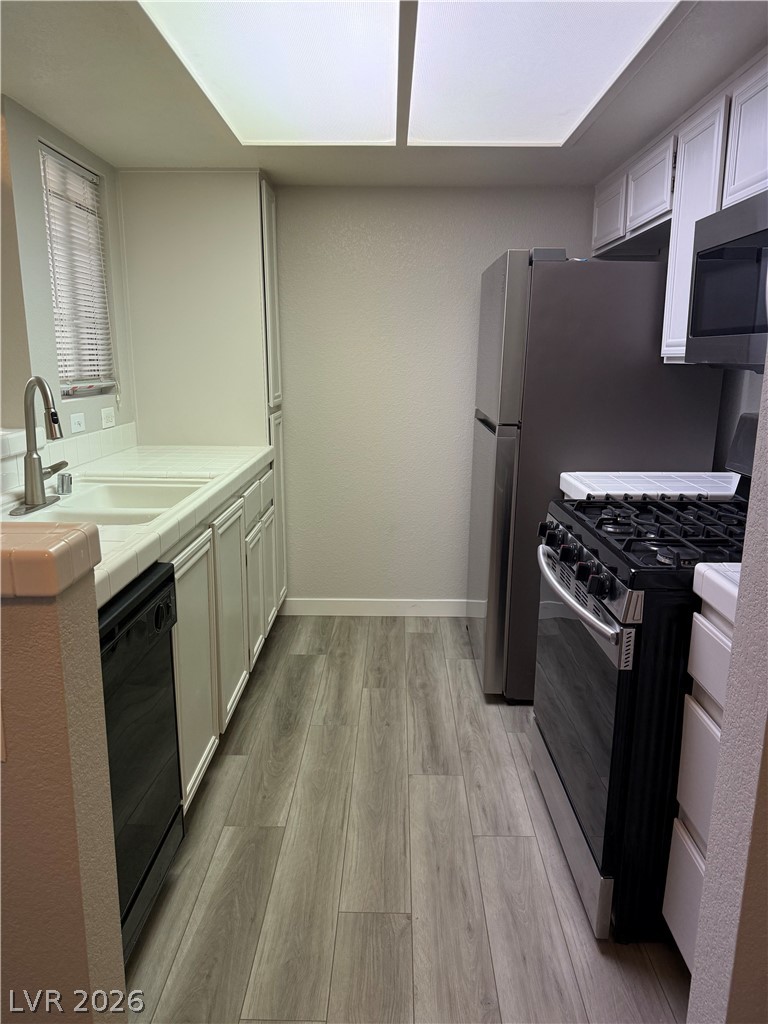 Photo 8 of 18, 1908 N Tierra Vista Drive #211