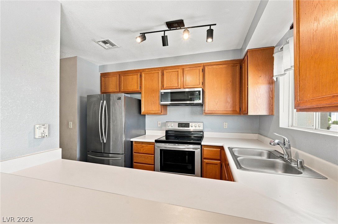 Photo 15 of 29, 2200 Highpointe Drive #202