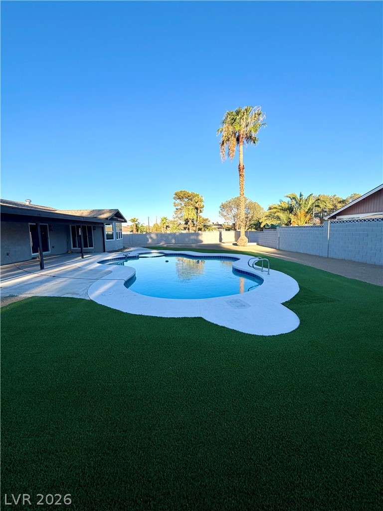 Photo 39 of 41, 2755 S Torrey Pines Drive