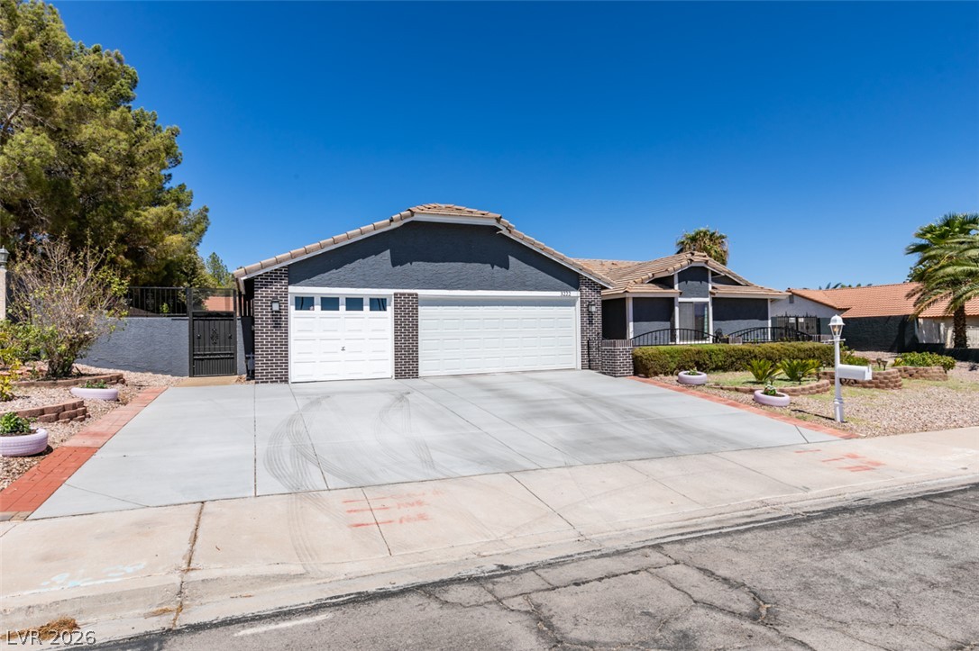 Photo 2 of 3222 E Oquendo Road