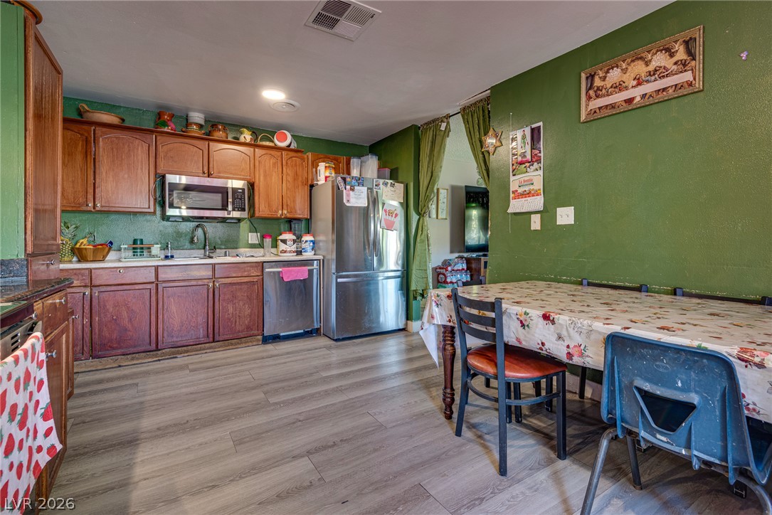 Photo 9 of 13, 5305 Camden Avenue