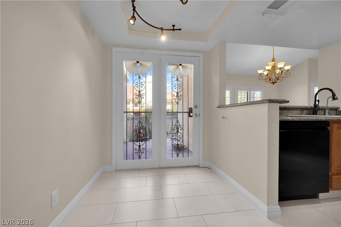 Photo 19 of 44, 3125 La Mancha Way