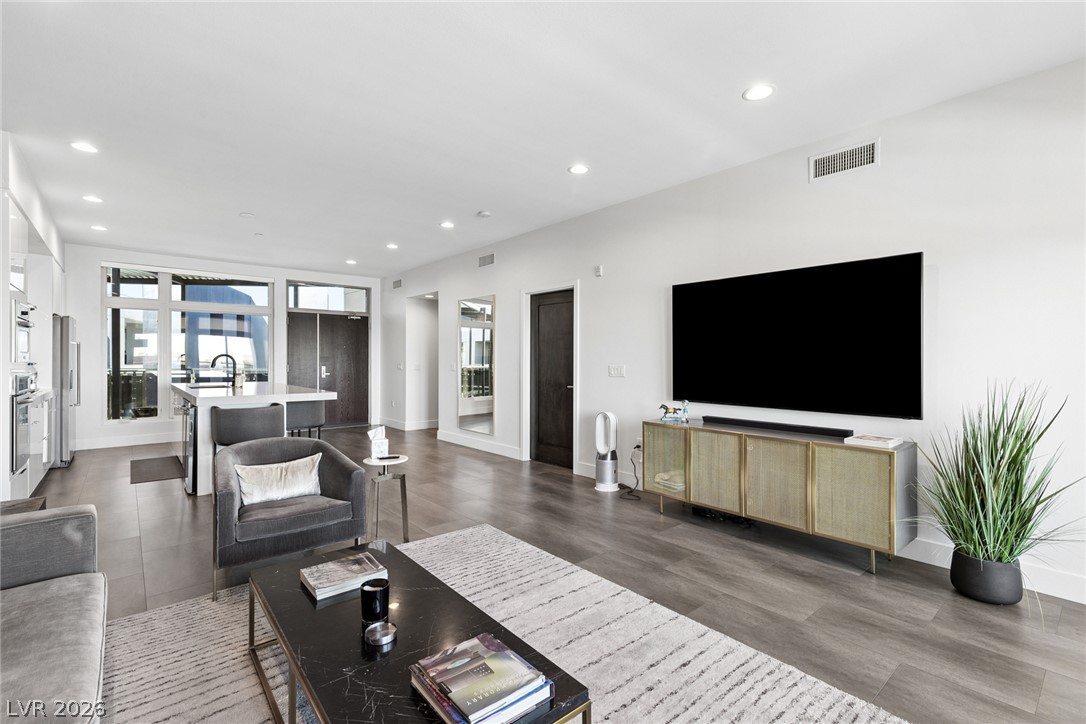 Photo 16 of 52, 8925 W Flamingo Road #325