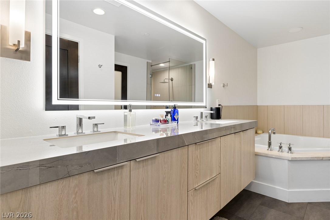 Photo 23 of 52, 8925 W Flamingo Road #325