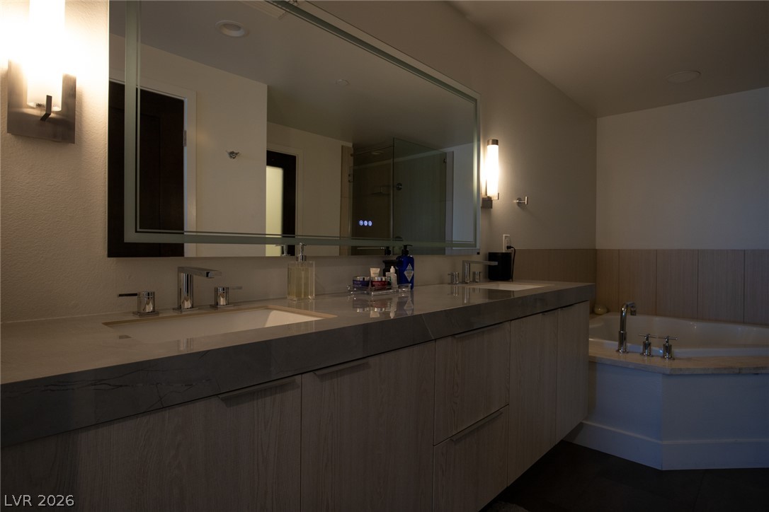 Photo 24 of 52, 8925 W Flamingo Road #325