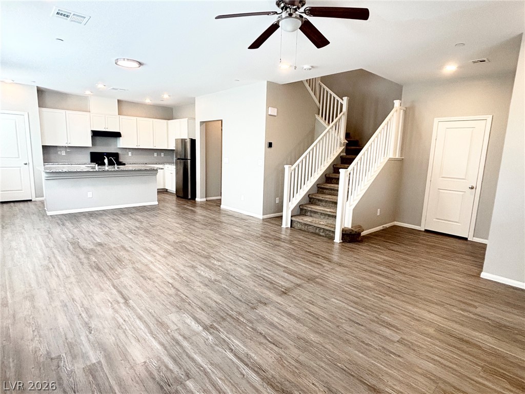 Photo 9 of 33, 2850 Alenga Street
