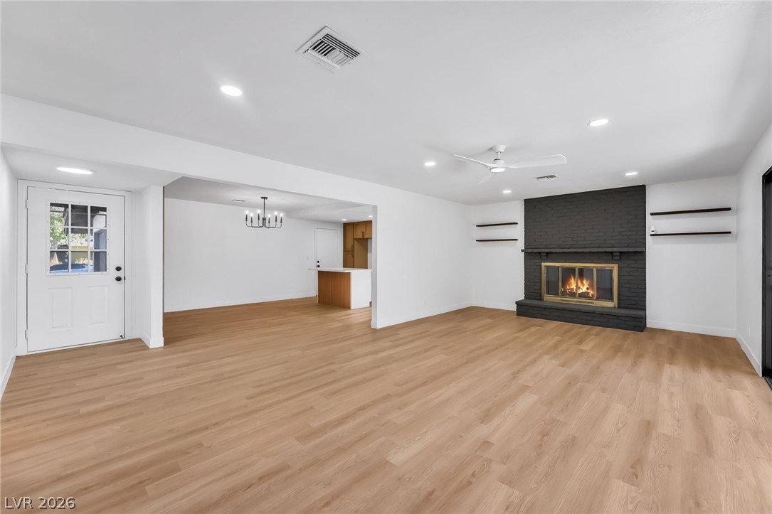 Photo 6 of 34, 1813 Bracken Avenue