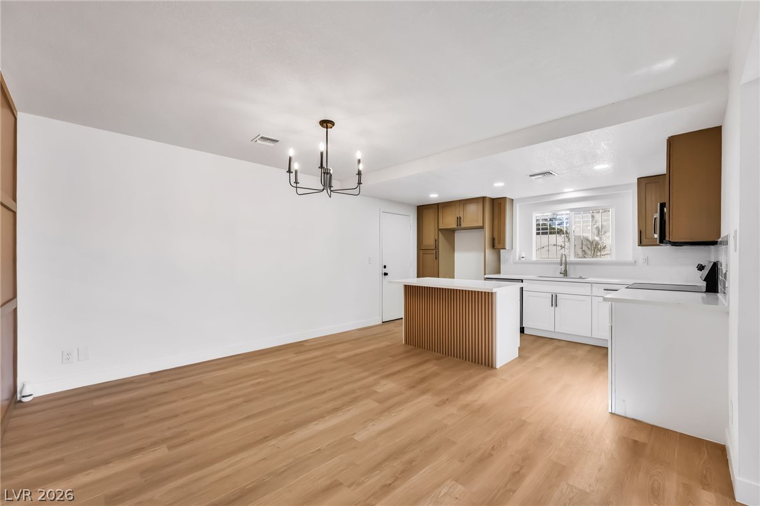Photo 8 of 34, 1813 Bracken Avenue