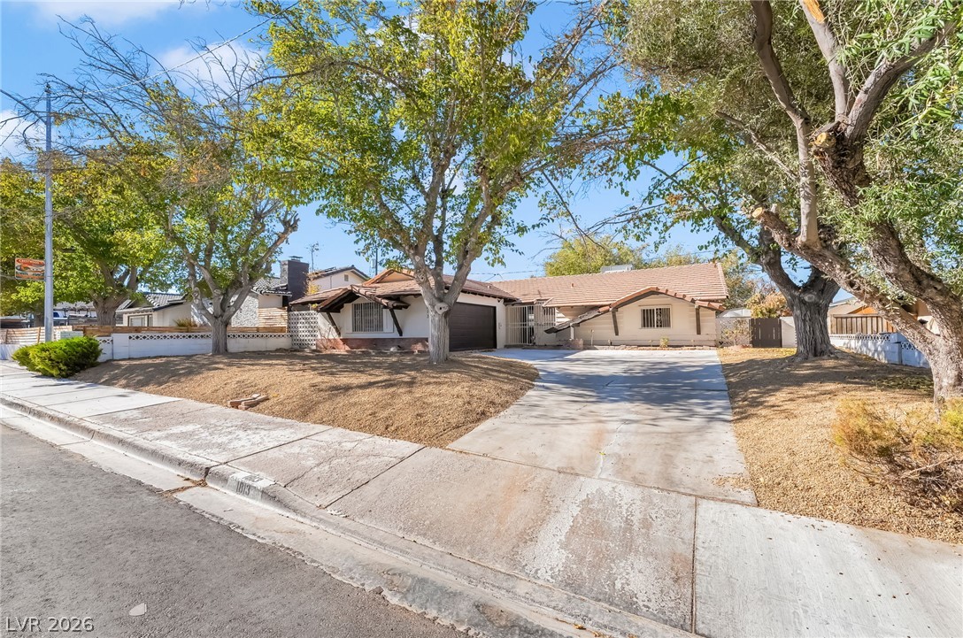 Photo 2 of 1813 Bracken Avenue