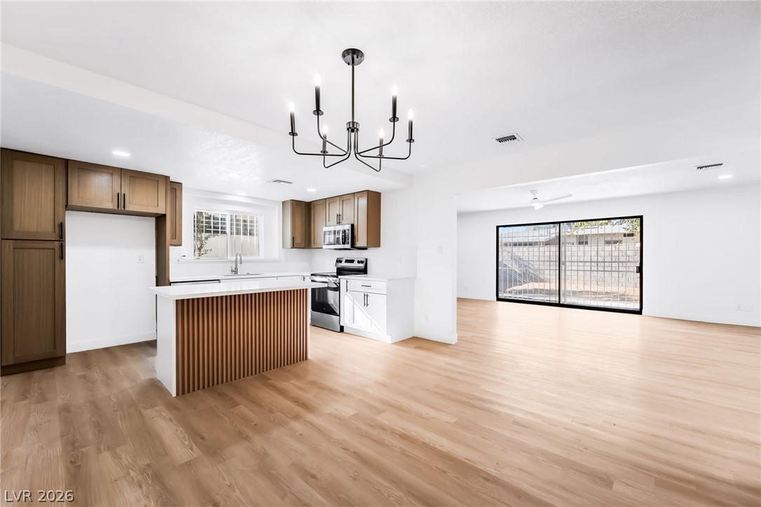 Photo 5 of 1813 Bracken Avenue