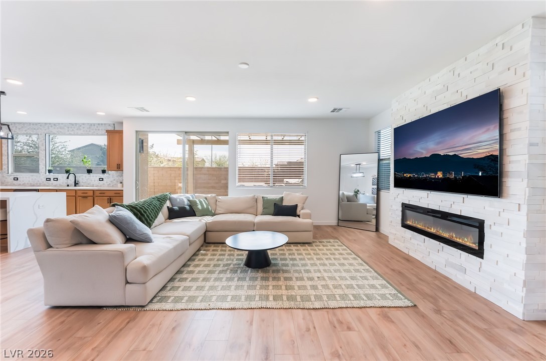 Photo 8 of 46, 1305 Crimson Sunbird Avenue
