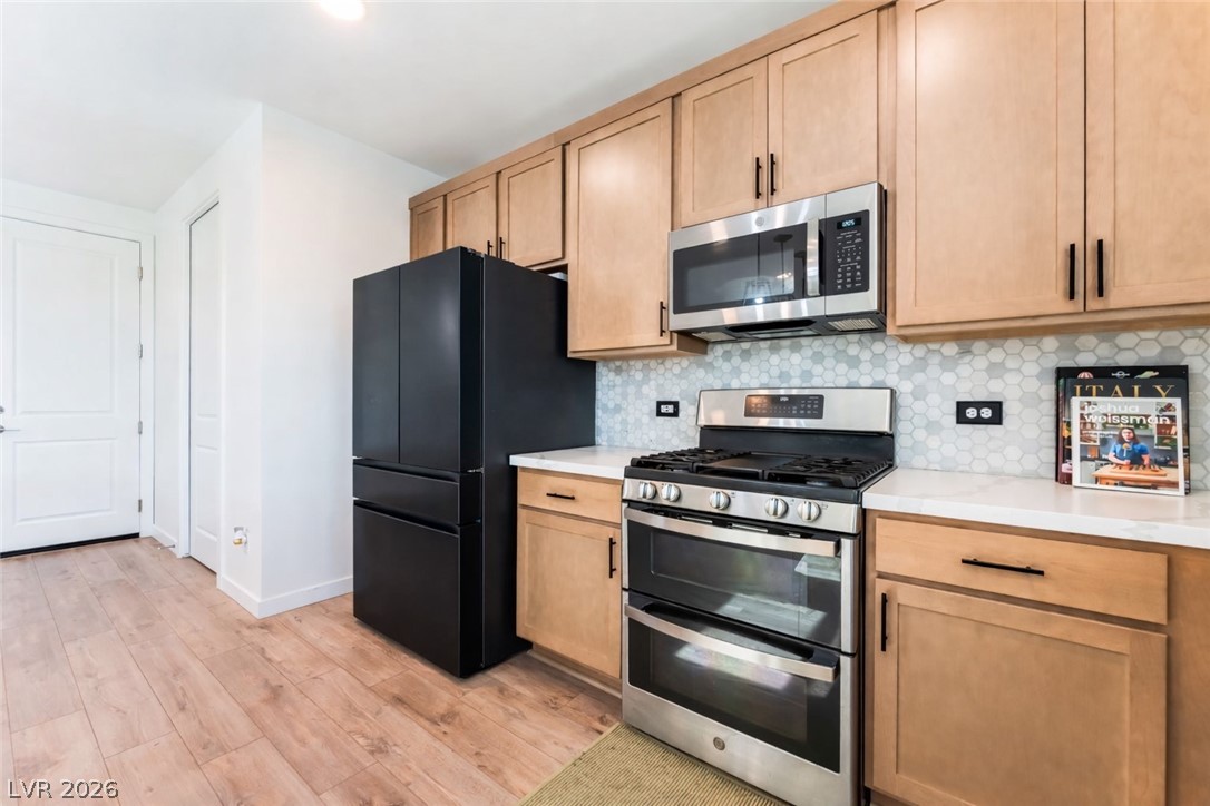 Photo 14 of 46, 1305 Crimson Sunbird Avenue