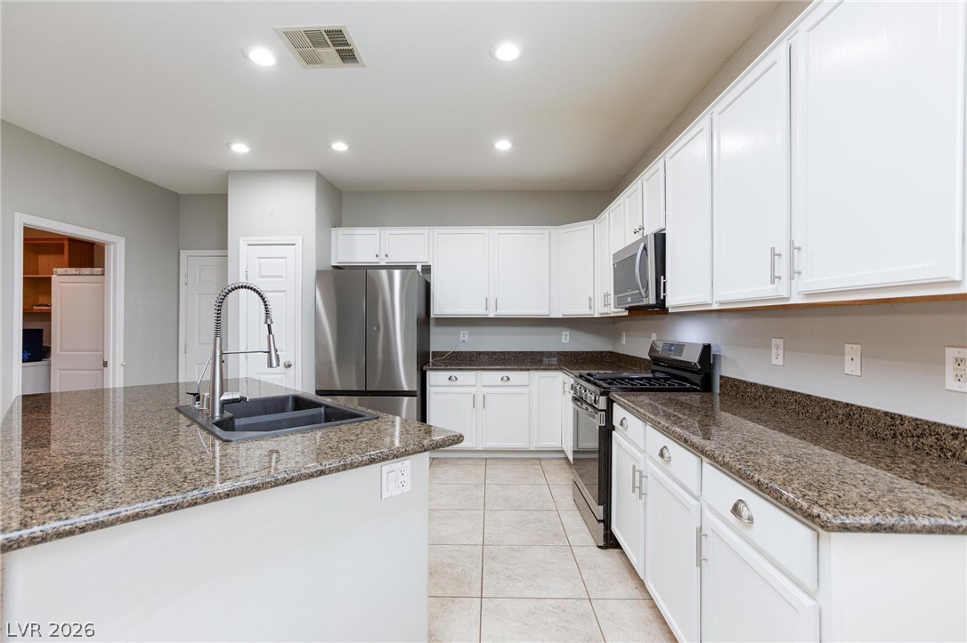 Photo 8 of 34, 5426 Saint Bernard Court