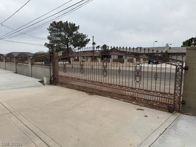 Photo 5 of 8740 W Hammer Lane