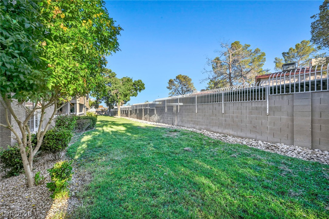 Photo 19 of 23, 5525 W Flamingo Road #1021